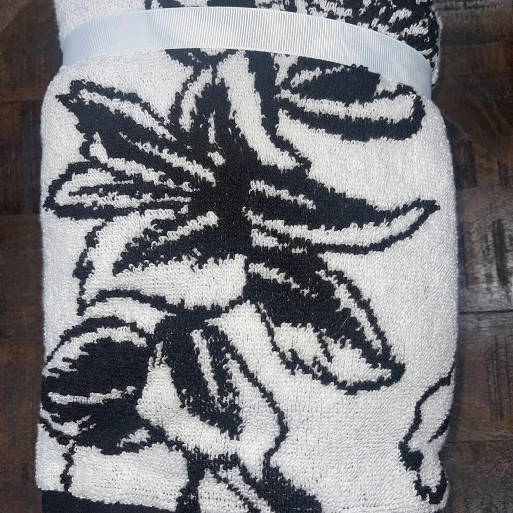 Peri Home Super Soft COTTON 2 Pck Hand TOWELs 18x28” White Black OEKO-TEX NWT